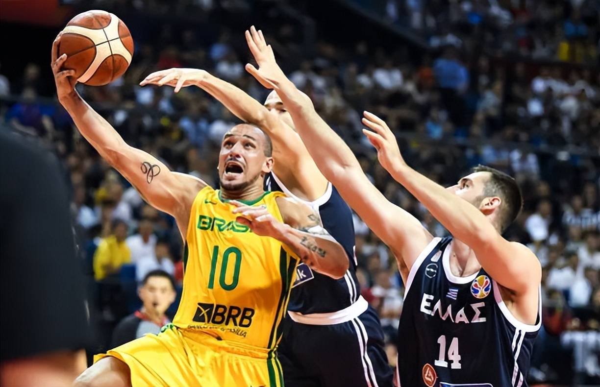 出色防守首场状态出色,加拿大队观众沸腾!,Ming重返赛场热度持续攀升(勇士不敌热火库里飚中三分点燃观众) 出色防守首场状态出色,加拿大队观众沸腾!,Ming重返赛场热度持续攀升(勇士不敌热火库里飚中三分点燃观众)