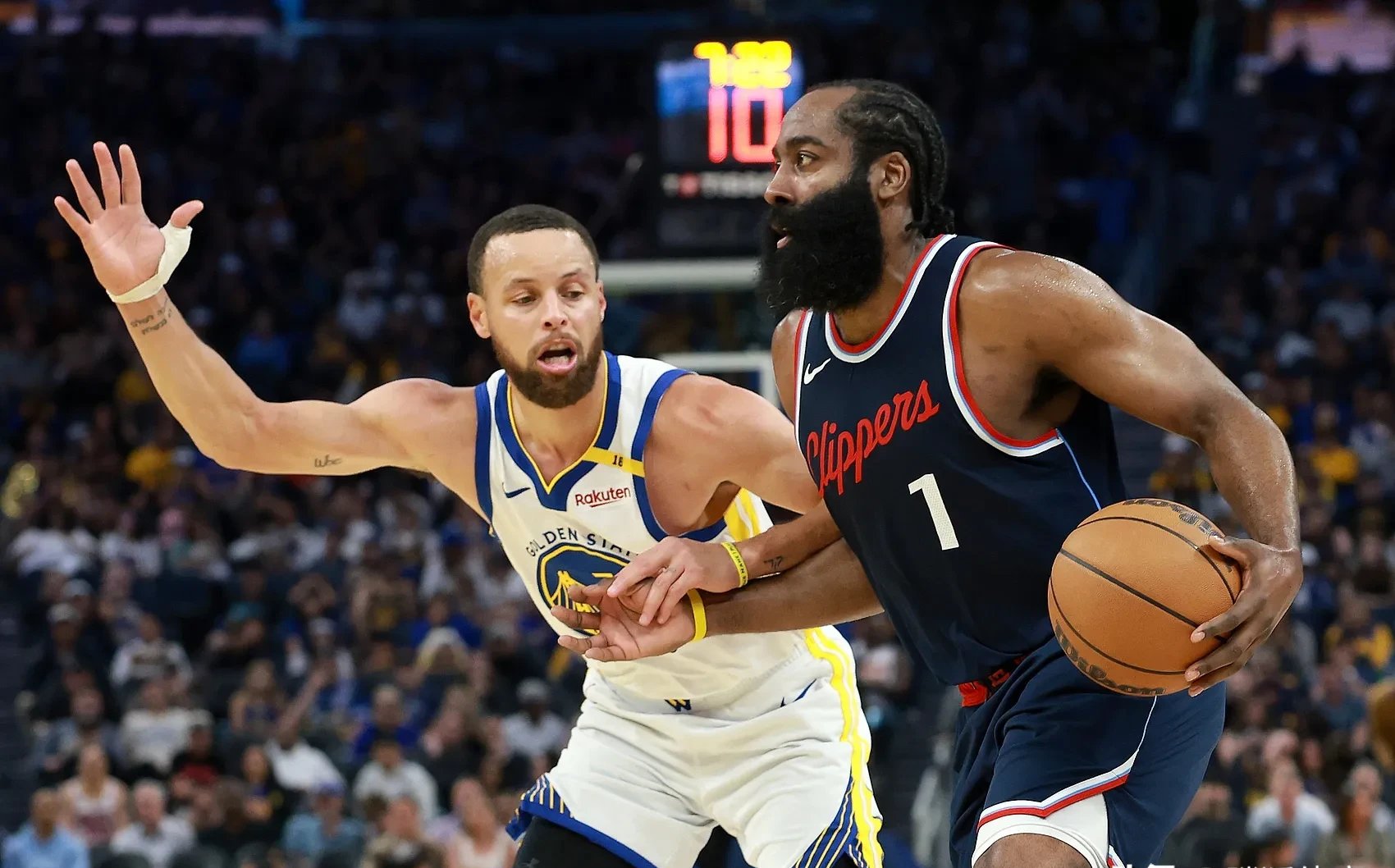 FPX观众热烈欢呼！，哈登迎来十二赛季出色发挥赛场气氛高涨的简单介绍