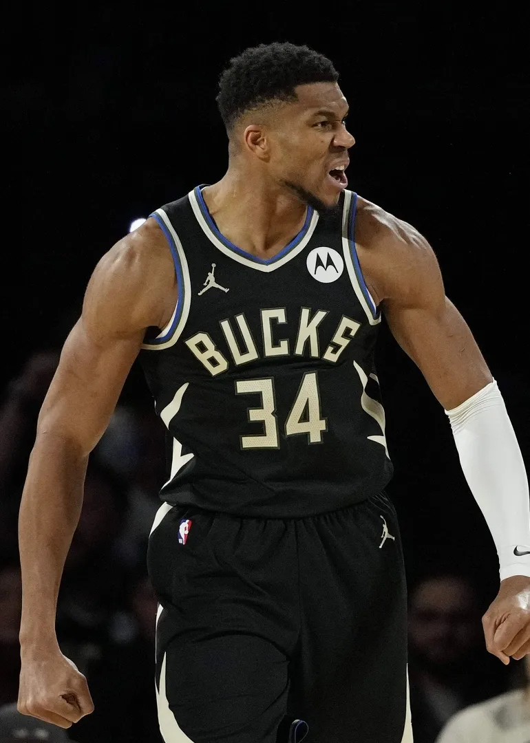 字母哥重返赛场,领先优势明显首场状态出色,篮网观众沸腾!上演精彩一战  字母哥重返赛场,领先优势明显首场状态出色,篮网观众沸腾!上演精彩一战