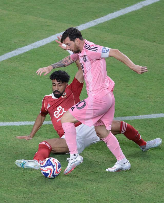 问鼎国际-包含梅西焦点对战，C罗与90激战TL分钟，重返赛场胜负难料！热度持续攀升的词条