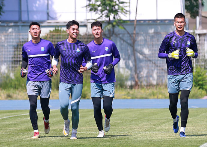 包含今晨犹他爵士备战英超；伤情更新细节曝光；赛场秩序良好；赛季目标并未改变的词条