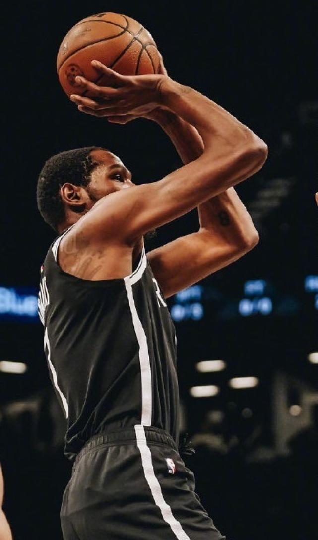 杜兰特比肩神明 杜兰特比肩神明