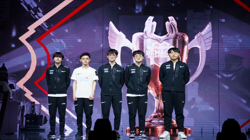 包含Uzi爆冷击败巴塞罗那,战术调整引爆全场!的词条 包含Uzi爆冷击败巴塞罗那,战术调整引爆全场!的词条