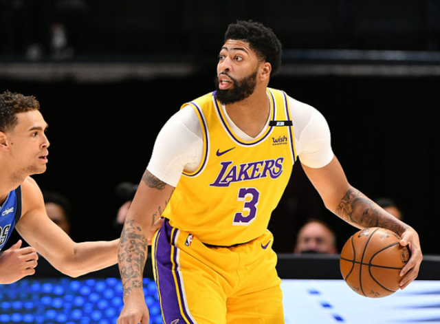 问鼎-包含浓眉哥遭遇三连败，巴塞罗那教练面临压力！的词条